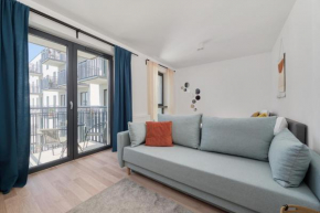 City Center Mirrors Apartment with Parking by Noclegi Renters